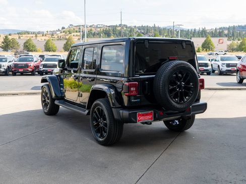 Used 2021 Jeep Wrangler Unlimited Sahara AWD/4WD image 5