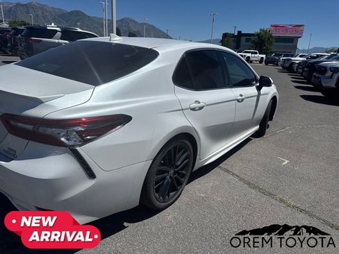 Used 2022 Toyota Camry XSE w/ Navigation Upgrade Package FWD image 9