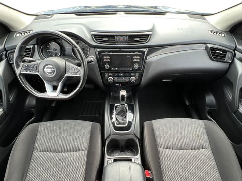 Used 2017 Nissan Rogue Sport SV w/ SV All-Weather Package AWD/4WD image 35