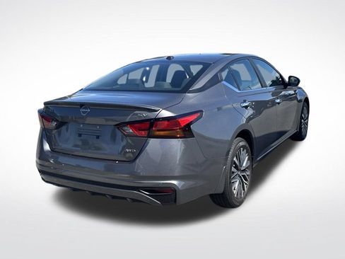Used 2024 Nissan Altima 2.5 SV AWD/4WD image 7
