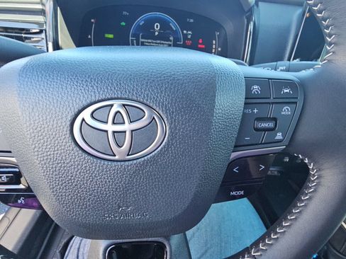 Used 2026 Toyota Camry SE FWD image 12