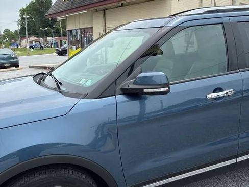 Used 2018 Ford Explorer Limited w/ Equipment Group 301A AWD/4WD image 2