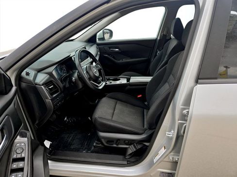 Used 2024 Nissan Rogue SV FWD image 29
