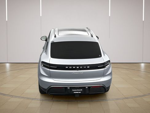 Certified 2025 Porsche Macan 4S Electric AWD/4WD image 36