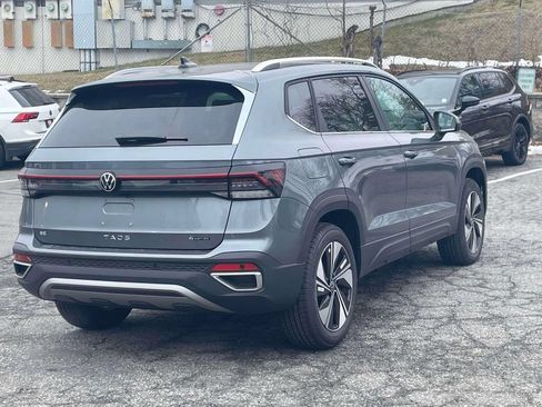 Used 2026 Volkswagen Taos SE AWD/4WD image 6