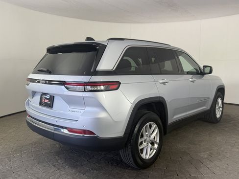 Used 2023 Jeep Grand Cherokee Laredo X AWD/4WD image 9