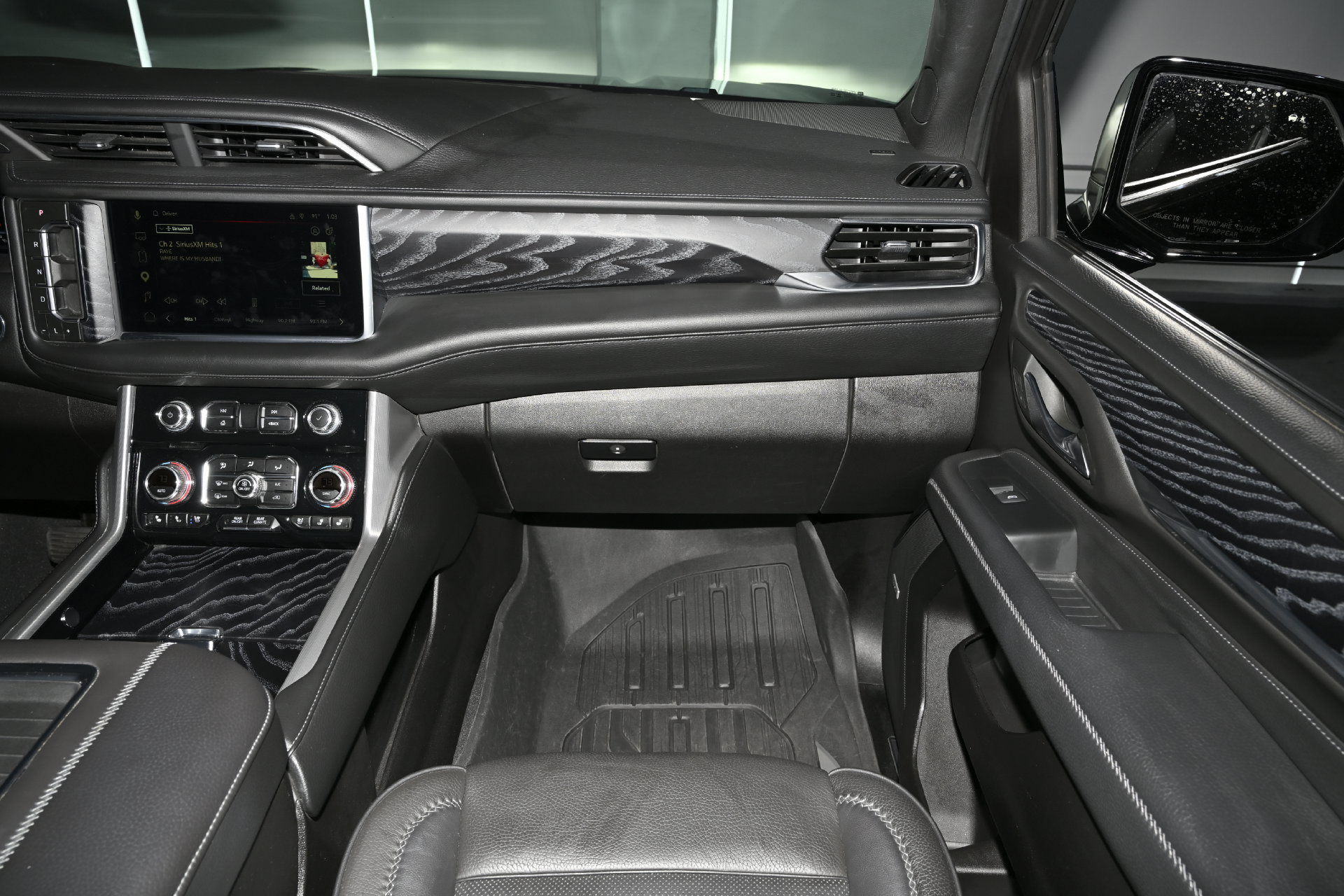 Used 2023 GMC Yukon XL Denali RWD image 19