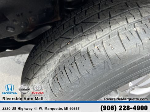 Used 2019 Toyota Tacoma SR5 AWD/4WD image 12
