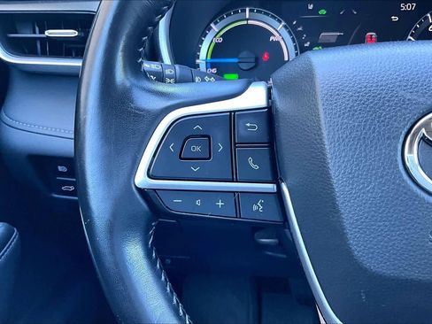 Used 2023 Toyota Highlander XLE AWD/4WD image 24