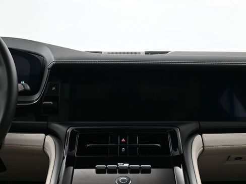 Used 2024 Porsche Panamera 4 image 11