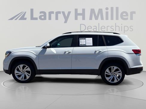 Used 2023 Volkswagen Atlas SE w/ Black Wheel Package AWD/4WD image 3