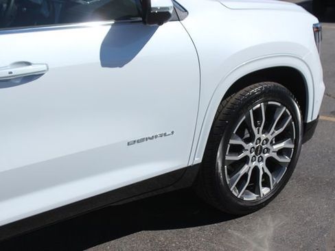 New 2026 GMC Acadia Denali Ultimate w/ LPO, Floor Liner Package AWD/4WD image 16