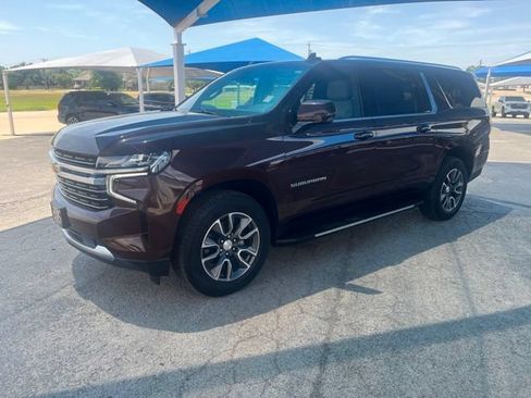 Used 2023 Chevrolet Suburban LT w/ Luxury Package RWD image 1