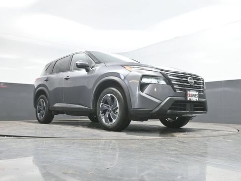 Used 2024 Nissan Rogue SV FWD image 47
