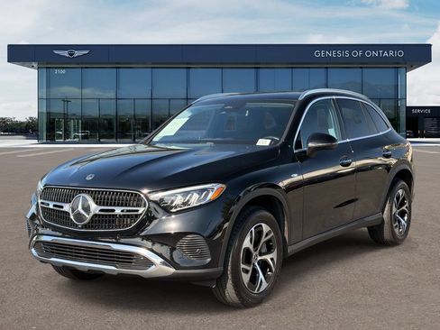 Used 2025 Mercedes-Benz GLC 350e 4MATIC image 3