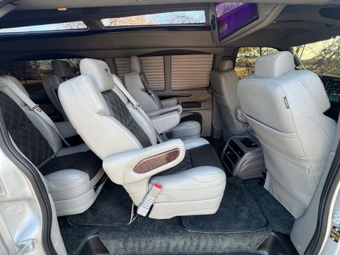 Used 2022 Chevrolet Express 2500 Extended w/ Enhanced Convenience Package image 26