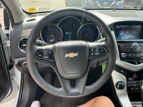 Used 2016 Chevrolet Cruze LT FWD image 18