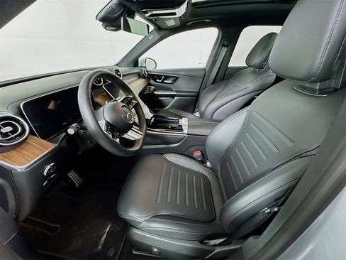 Used 2023 Mercedes-Benz GLC 300 4MATIC image 17