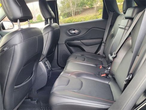 Used 2019 Jeep Cherokee Trailhawk image 6