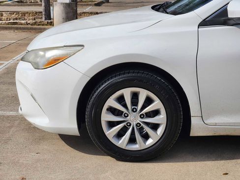 Used 2015 Toyota Camry LE image 8
