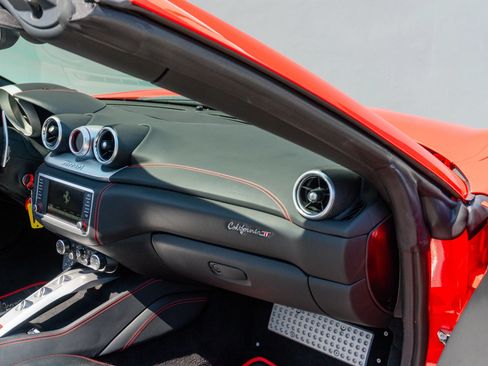 Used 2017 Ferrari California T RWD image 56