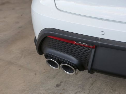 New 2026 Porsche Macan image 13