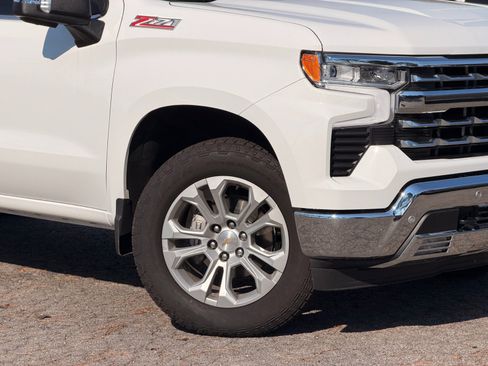 Used 2025 Chevrolet Silverado 1500 LTZ w/ LTZ Premium Package AWD/4WD image 3