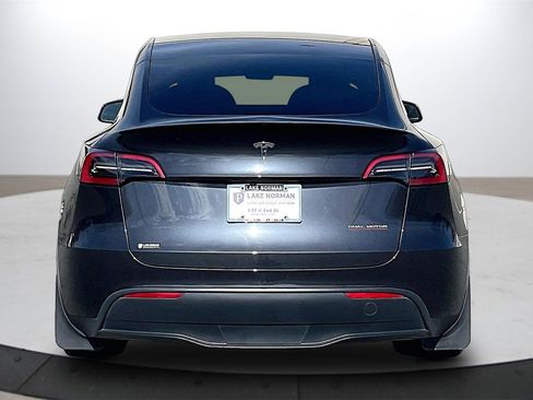 Used 2024 Tesla Model Y Performance image 8