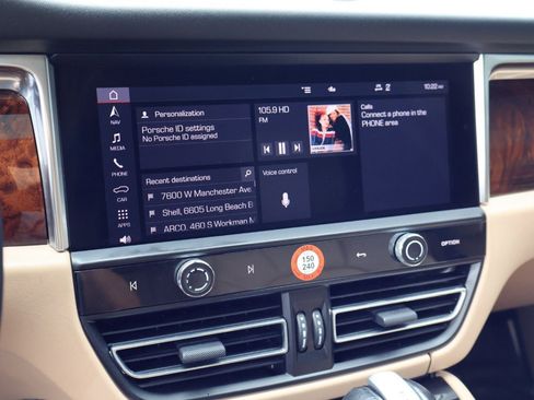 Certified 2023 Porsche Macan image 17