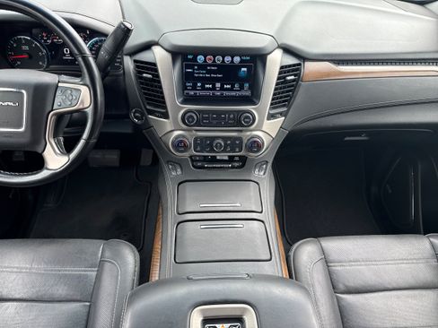 Used 2019 GMC Yukon Denali w/ Denali Ultimate Package AWD/4WD image 17