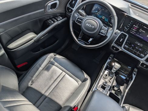 Certified 2023 Kia Sorento SX AWD/4WD image 9