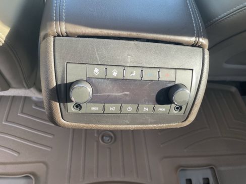 Used 2015 GMC Acadia Denali image 29