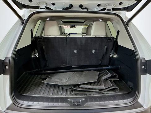 Used 2024 Toyota Grand Highlander XLE image 27