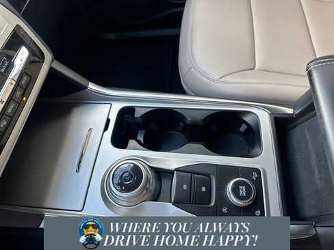 Used 2022 Ford Explorer XLT w/ Equipment Group 202A image 19