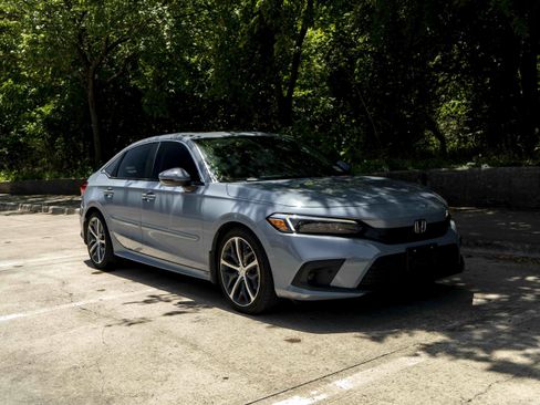 Used 2024 Honda Civic Touring image 2