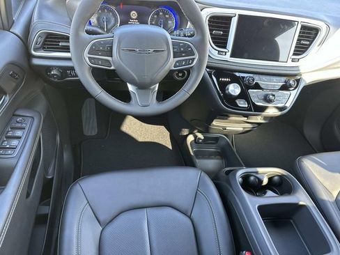New 2026 Chrysler Pacifica Select image 23