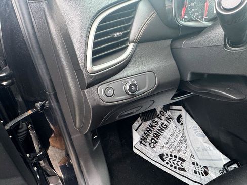 Used 2021 Chevrolet Trax LT image 17