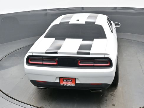 Used 2017 Dodge Challenger R/T image 32