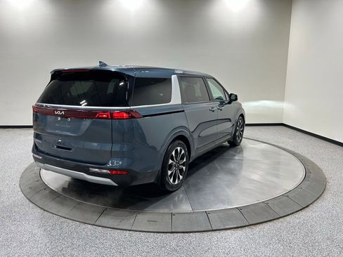 Used 2024 Kia Carnival EX FWD image 8