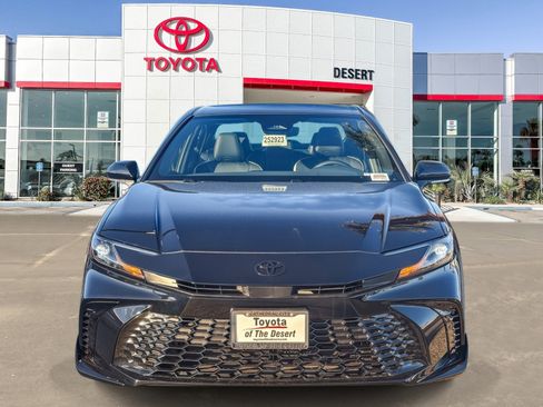 New 2026 Toyota Camry Hybrid FWD image 2