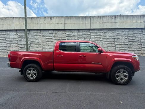 Used 2020 Toyota Tacoma SR5 AWD/4WD image 6