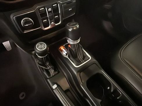 Used 2023 Jeep Wrangler Unlimited Sahara AWD/4WD image 20