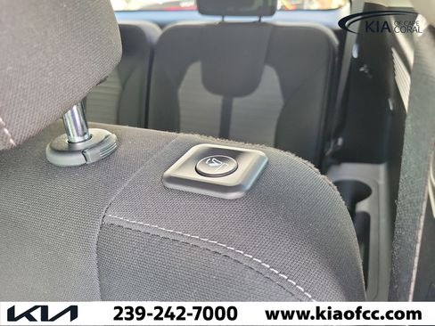 Certified 2025 Kia Sorento LX FWD image 13