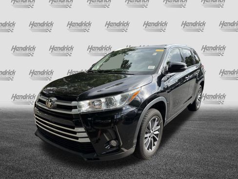 Used 2018 Toyota Highlander XLE FWD image 5