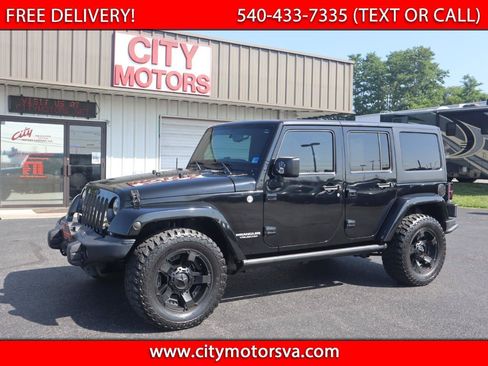Used 2015 Jeep Wrangler Unlimited Sahara w/ Connectivity Group AWD/4WD image 1