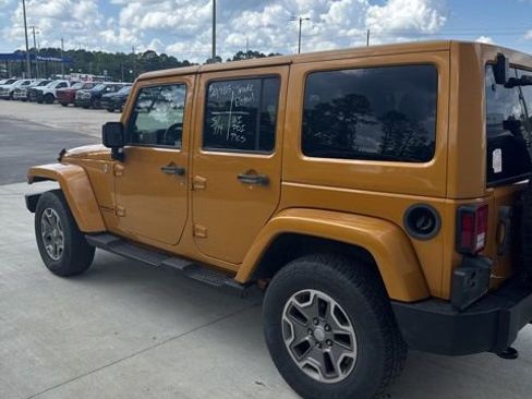 Used 2014 Jeep Wrangler Unlimited Rubicon w/ Connectivity Group AWD/4WD image 6