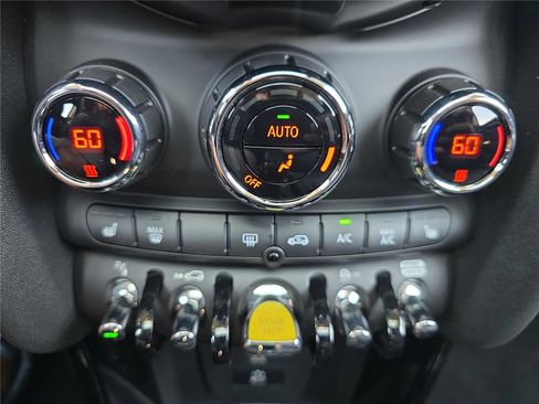 Used 2024 MINI Cooper SE image 22