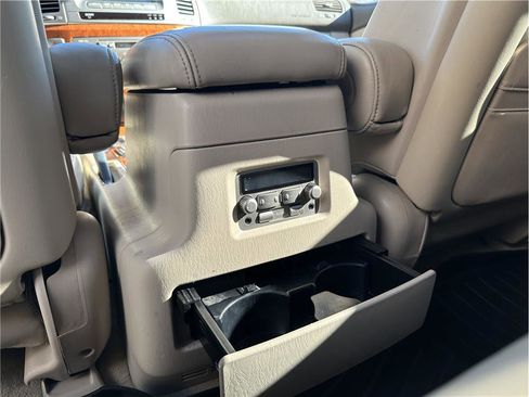 Used 2005 Lexus LX 470 4WD image 25