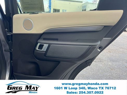 Used 2018 Land Rover Discovery SE image 13