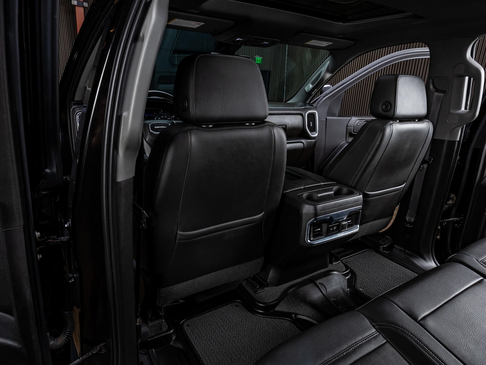 Used 2022 GMC Sierra 2500 Denali w/ Denali Black Diamond Edition AWD/4WD image 34